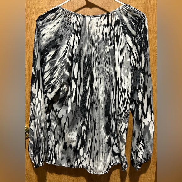 Chicos polyester dress shirt size 1 - Picture 2 of 3